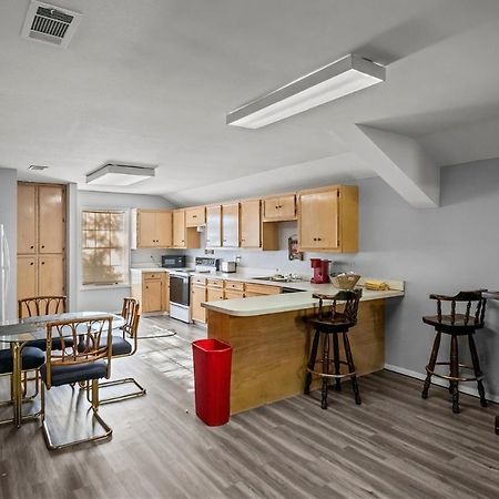 Axtons Bass City Lake Front Resort Emory Extérieur photo
