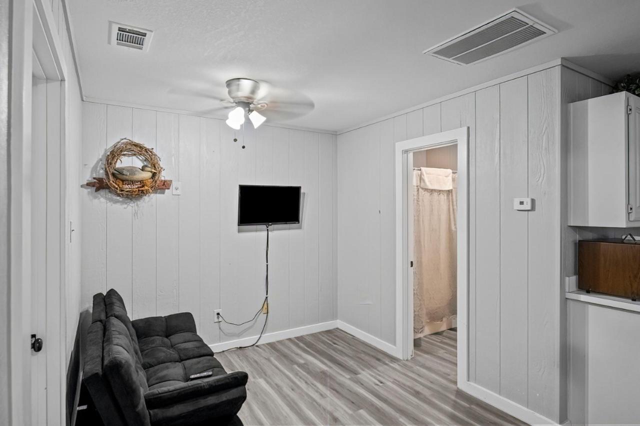 Axtons Bass City Lake Front Resort Emory Extérieur photo