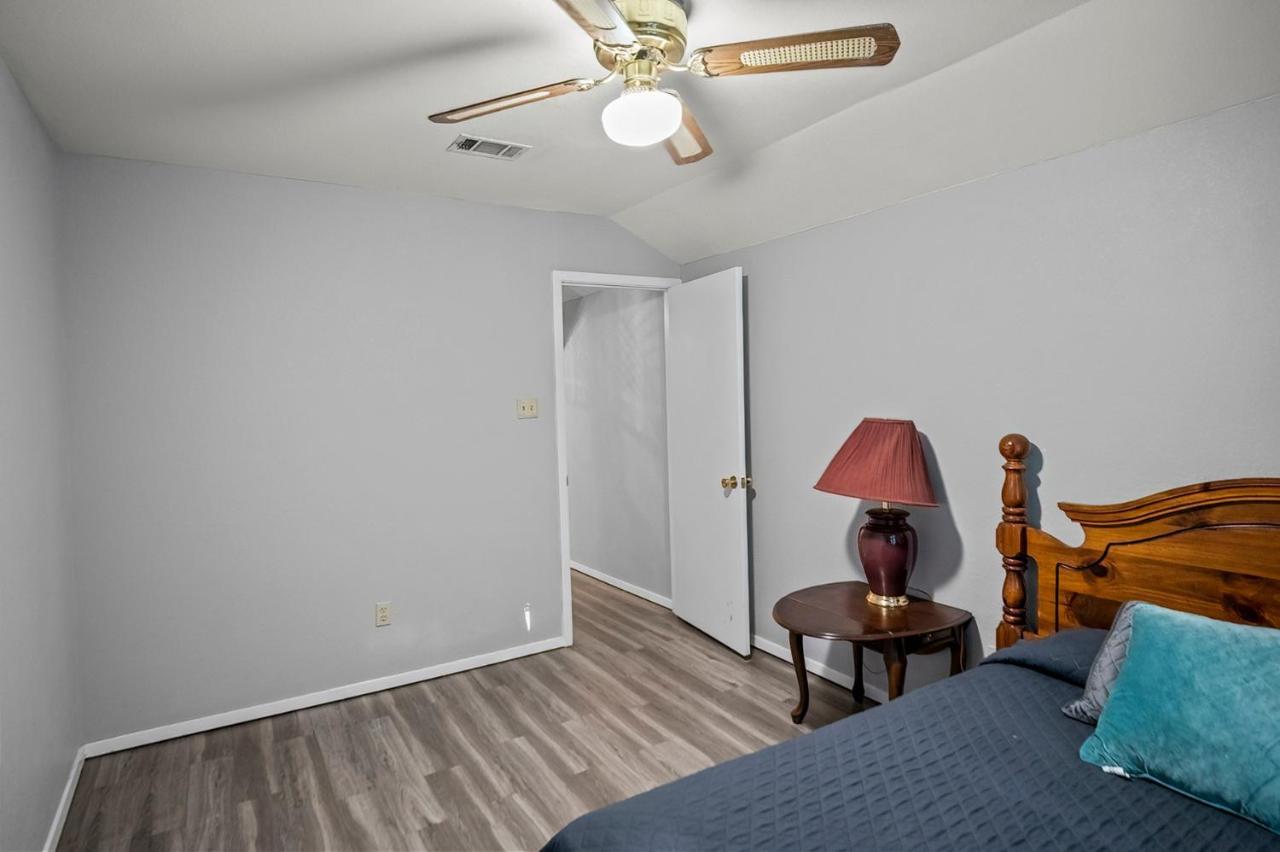 Axtons Bass City Lake Front Resort Emory Extérieur photo