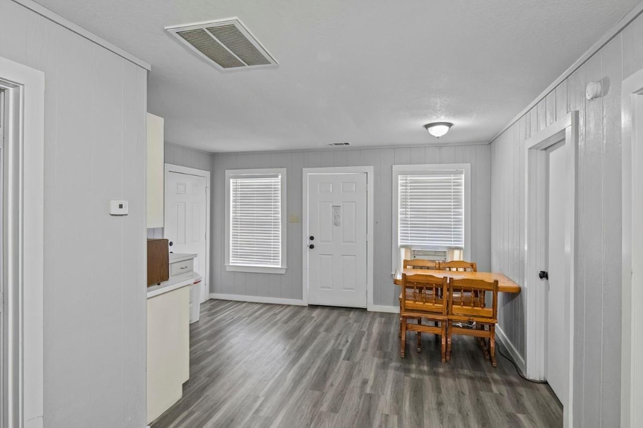 Axtons Bass City Lake Front Resort Emory Extérieur photo